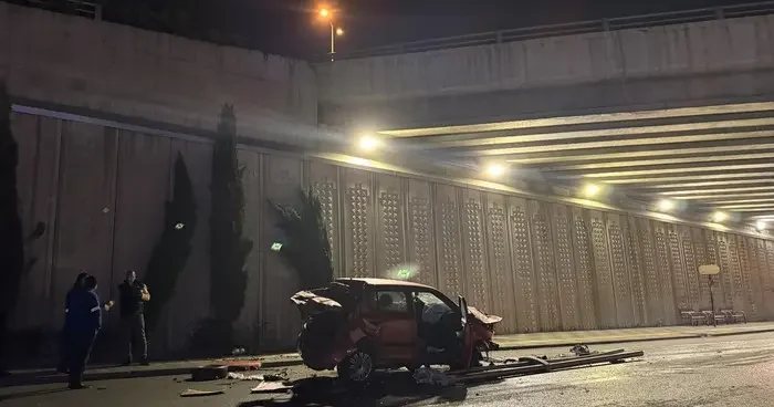 Yer: Ankara! Otomobil köprüden düştü, sürücüsü ağır yaralandı