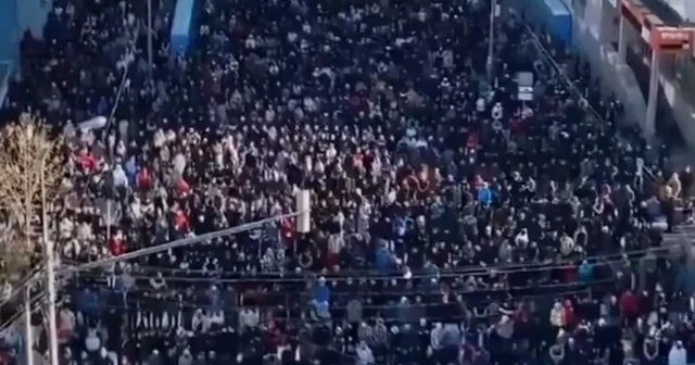 Moskova’daki bayram namazında sevindiren kalabalık: Camiler doldu on binler sokakta namaz kıldı VİDEO İZLE