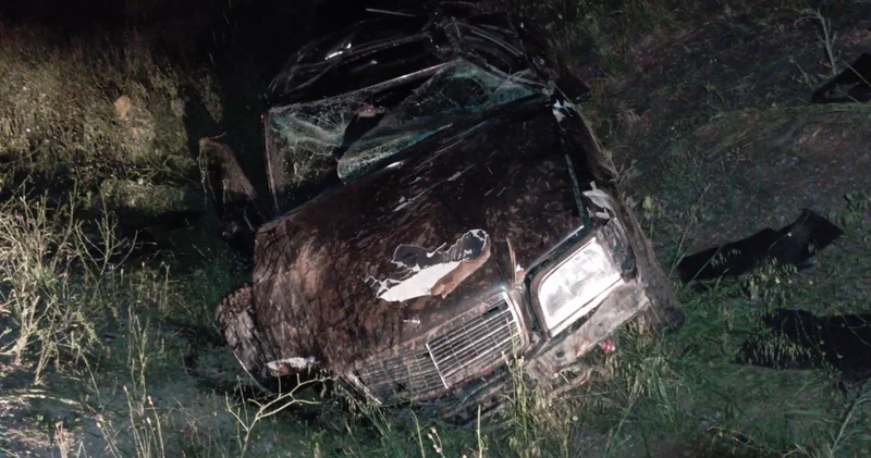 Tokat ta devrilen otomobil paramparça oldu