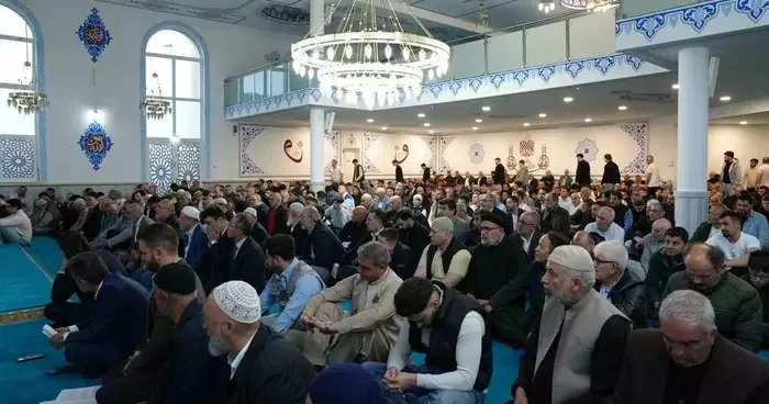 Köln’de yüzlerce Müslüman Kurban Bayramı namazını eda etti