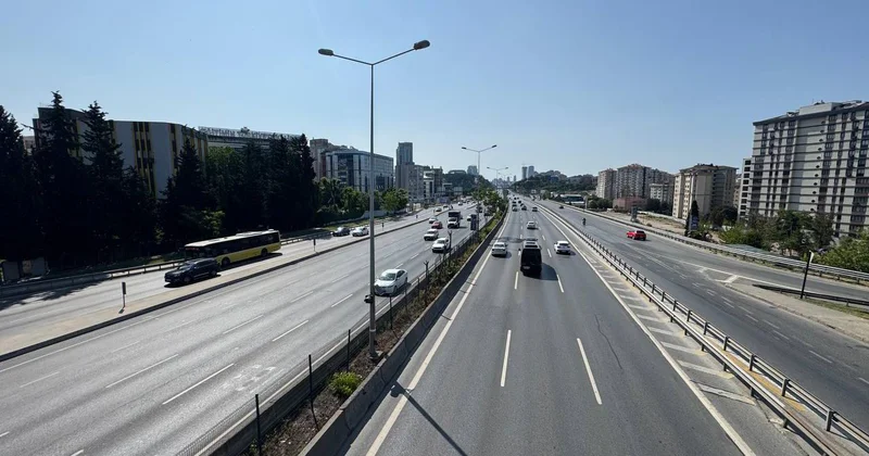 İstanbul ve Ankara da bayram sabahı yollar boş kaldı