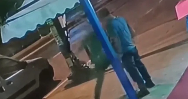 Maltepe de bir şahıs tartıştığı şahsa önce yumruk attı sonra kalp masajı yapmaya çalıştı VİDEO İZLE