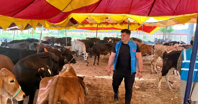 Milli güreşçi Rıza Kayaalp, TDV nin Pakistan daki kurban organizasyonuna katıldı