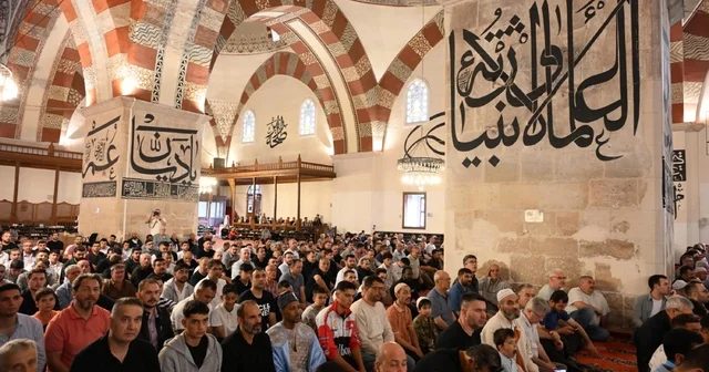 Edirne de vatandaşlar bayram namazında Eski Cami yi doldurdu Edirne Haberleri