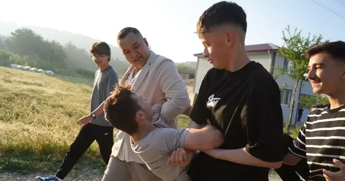 Yer: Bolu! Bayram namazına gitmedi diye köylü evini basıp...