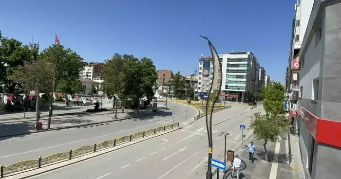 Elazığ’da cadde ve sokaklar boş kaldı