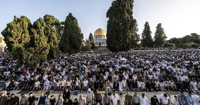 On binlerce Müslüman bayram namazını Mescid i Aksa da kıldı