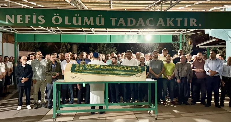 Diyarbakır daki yangında yaşamını yitiren anne ve 3 çocuğu defnedildi