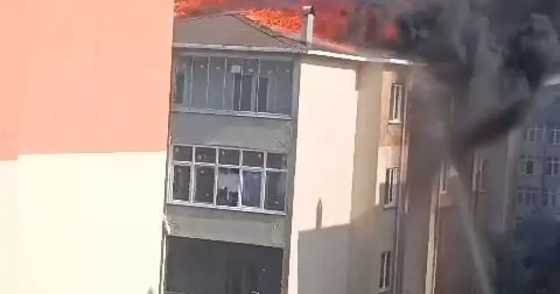 Silivri de yangın paniği: Alevler çatıyı sardı