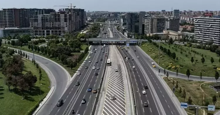 İstanbul’da yollar boşaldı, trafikten eser kalmadı