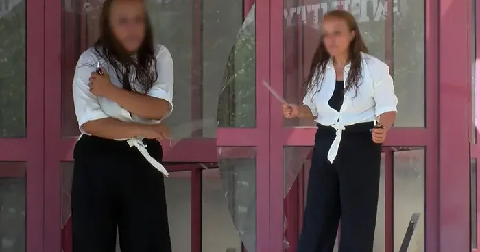 Üzerine benzin döküp kendini yakacaktı! İstanbul da güpegündüz panik anları kamerada: Paramı vermediler