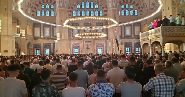 Adanalılar bayram namazı için saf tuttu Adana Haberleri