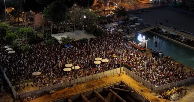Tel Aviv de yüzlerce İsrailli protesto gösterisi düzenledi VİDEO İZLE