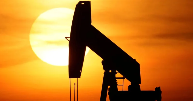 Petrol fiyatlarının 50 doların altına gerileyebileceği öngörülüyor