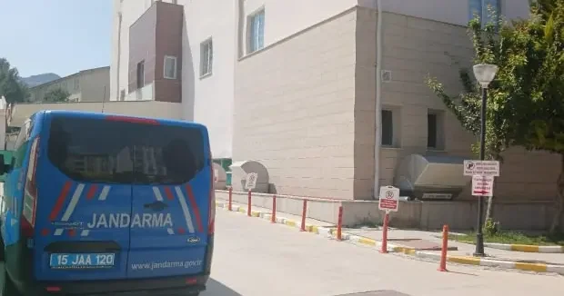 Burdur haberleri Burdur da feci kaza: Elini kıyma makinesine kaptıran kız ağır yaralandı 06 Haziran 2025