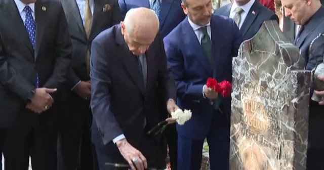 MHP liderinden Alparslan Türkeş in mezarına ziyaret VİDEO İZLE