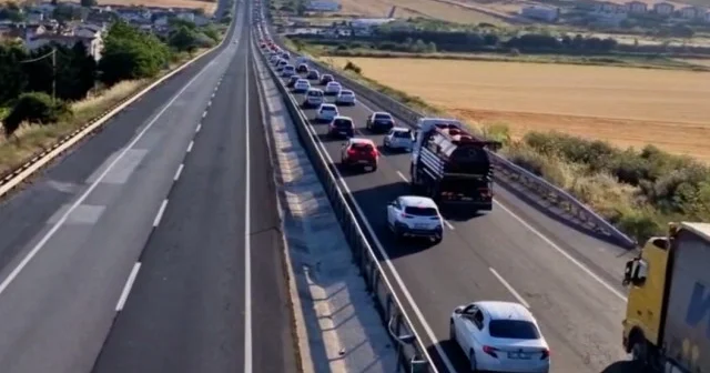 İstanbul’dan Trakya’ya akın: Tatilciler yola çıktı şeritler doldu VİDEO İZLE