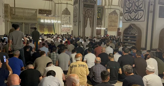 Bursa da bayram namazını Ulu Camii nde kıldılar; avlular doldu Bursa Haberleri
