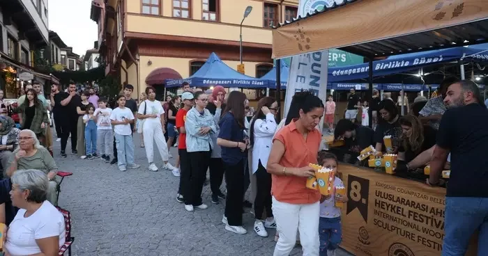 Odunpazarı nda Açık Hava Film Günleri nostaljik bir başlangıç yaptı