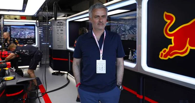 Mourinho ile poz verdi: 24 saat geçmeden büyük şok yaşadı