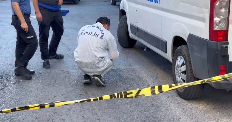 Sultangazi de sokak ortasında dehşet: Yürüyerek geldiler, ateş açıp kaçtılar!