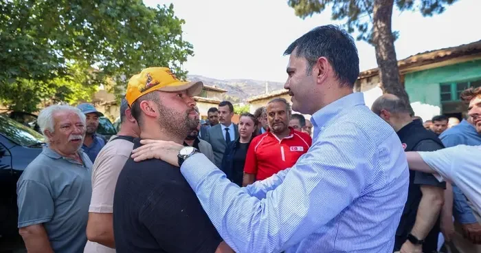Bakan kurum, orman yangınında zarar gören köyleri ziyaret etti: Yeni köyümüzü birlikte inşa edeceğiz
