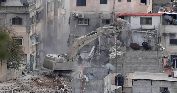 İsrail ordusu, yargı kararına rağmen Tulkerim Mülteci Kampı nda Filistinlilerin evlerini yıkıyor