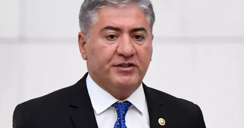 CHP Grup Başkanvekili Murat Emir, miting kürsüsünden düştü! Vücudunda kırıklar oluştu
