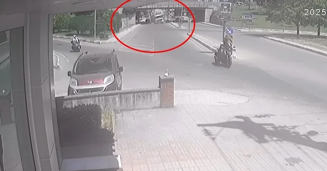 Yalova da vinç yüklü TIR alt geçitte sıkıştı; kaza kamerada Yalova Haberleri
