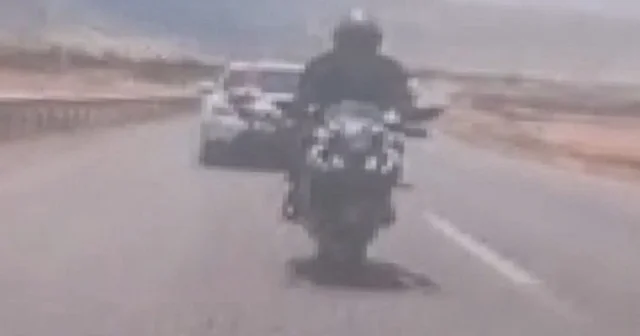 Motosiklet sürücüsü ablasının düğün konvoyunda kaza yaparak can verdi VİDEO İZLE