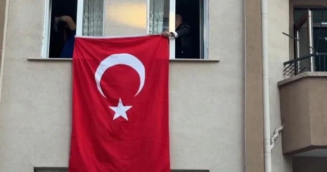 Acı haber şehidin ailesine verildi: Aksaray daki evine al bayrak asıldı VİDEO İZLE