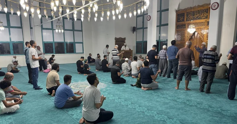 Orman yangınlarının sona ermesi için camilerde dua edildi