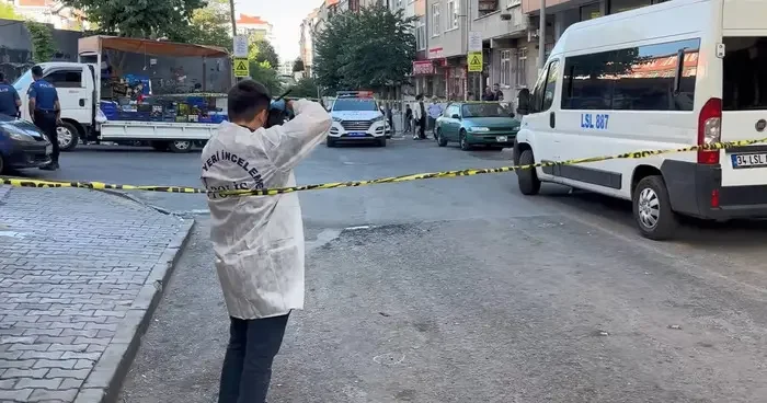 Sultangazi de dehşet! 3 arkadaş sokakta silahlı saldırıya uğradı