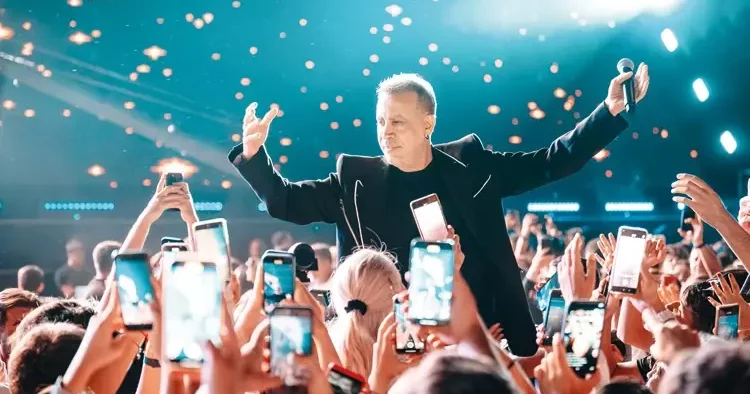 Rock’la başladı türküyle coşturdu