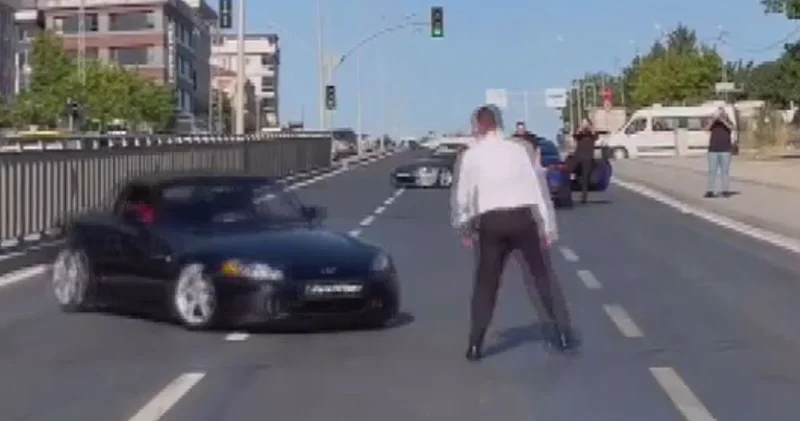Arnavuköy de trafikte drift atan grup kamerada