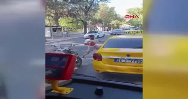 Trafikteki kavga boks ringlerini aratmadı!