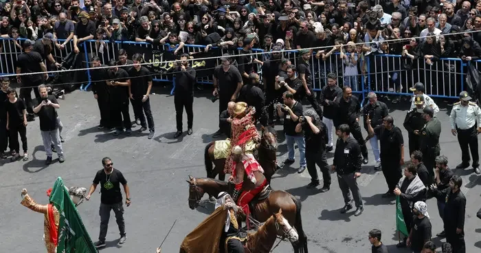 İran da Aşura Günü için çeşitli noktalarda matem törenleri yapıldı