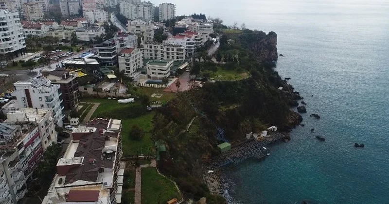 Antalya da falezlerden düşen yabancı uyruklu genç hayatını kaybetti