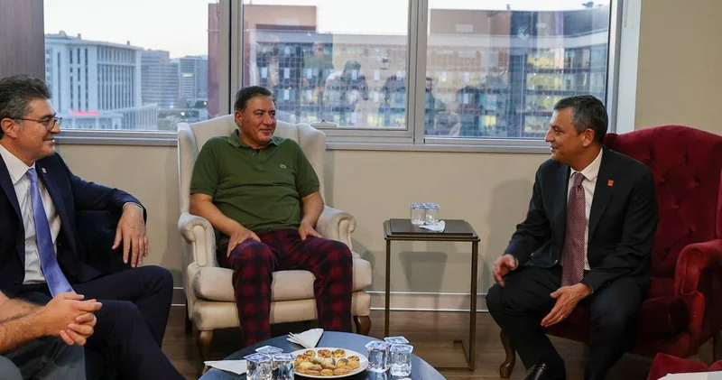 Özel Murat Emir i tedavi gördüğü hastanede ziyaret etti
