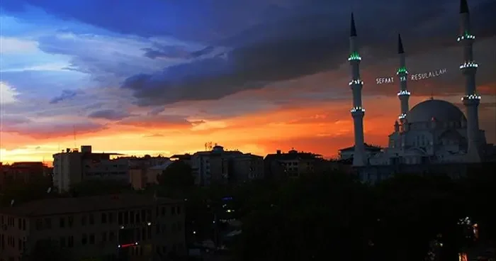 İstanbul da ezan vakitleri: 6 Ağustos 2025 ibadete saatleri