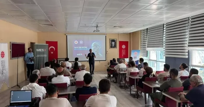 Habercilere yapay zekâ destekli medya eğitimi
