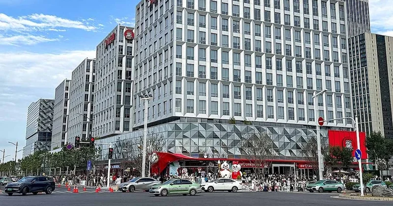 Her şey büyükannesinden aldığı 400 dolarlık borçla başladı, bugün McDonald s ı geride bırakan bir imparatorluk kurdu Sözcü Gazetesi