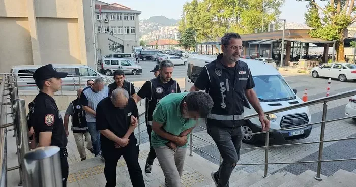 Dedektörle define ararken yakalanan 4 şüpheliye adli kontrol