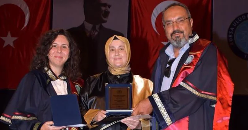 50 yaşındaki 5 çocuklu anne, üniversitede bölüm birincisi oldu