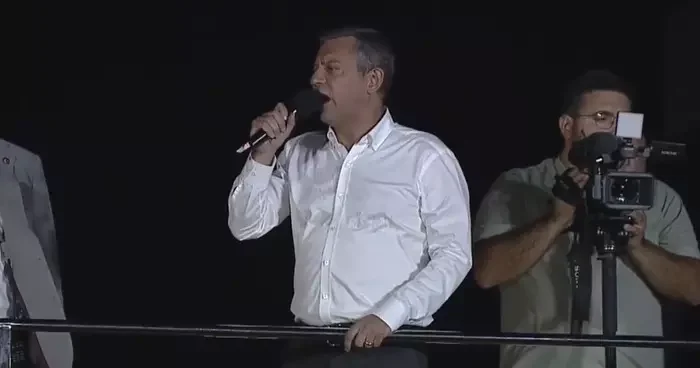 CHP Genel Başkanı Özgür Özel Tuzla daki mitingde konuşuyor 2019’dan bu yana Tuzla’da çok şey değiştirdik