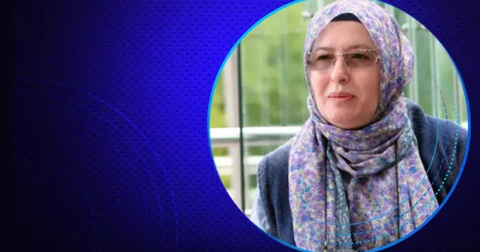 Berrin Sönmez den Diyanet in hutbesine Başörtülü tepki: Başörtüsü zorunluluğu getirilmesi ihtimaline karşı şimdiden başımı açıyorum