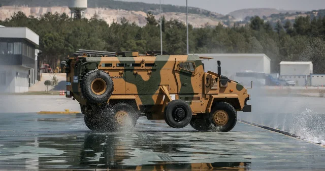 Jandarma zırhlı personellerini gerçek savaş senaryolarıyla eğitiyor VİDEO İZLE