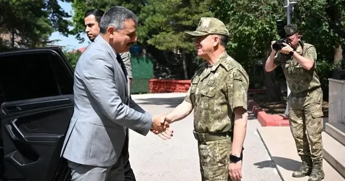 Erzurum Valisi nden yeni rütbe alan Altuğ Paşa’ya tebrik