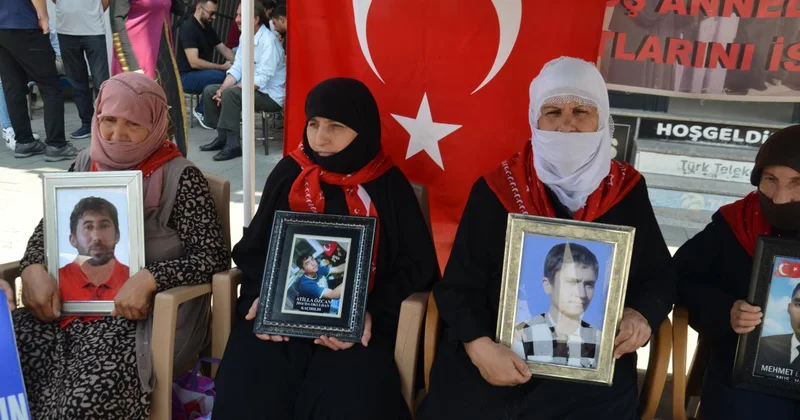 Muşlu aileler evlat nöbetini sürdürdü