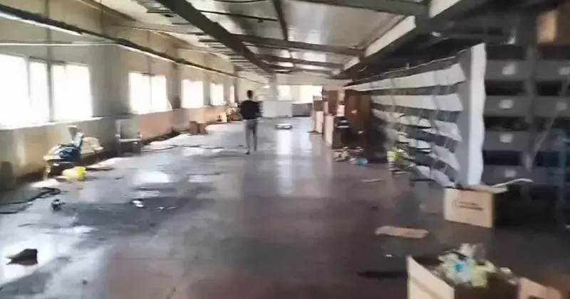Bahçelievler de çalışanları izne çıkaran patron kardeşler fabrikayı boşaltıp ortadan kayboldu